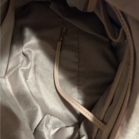 Michael Kors Barrel Bag - Picture 5 of 6